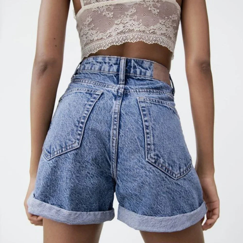 Zara mom Fit Jean Short in Acid Wash - Picture 2 of 13